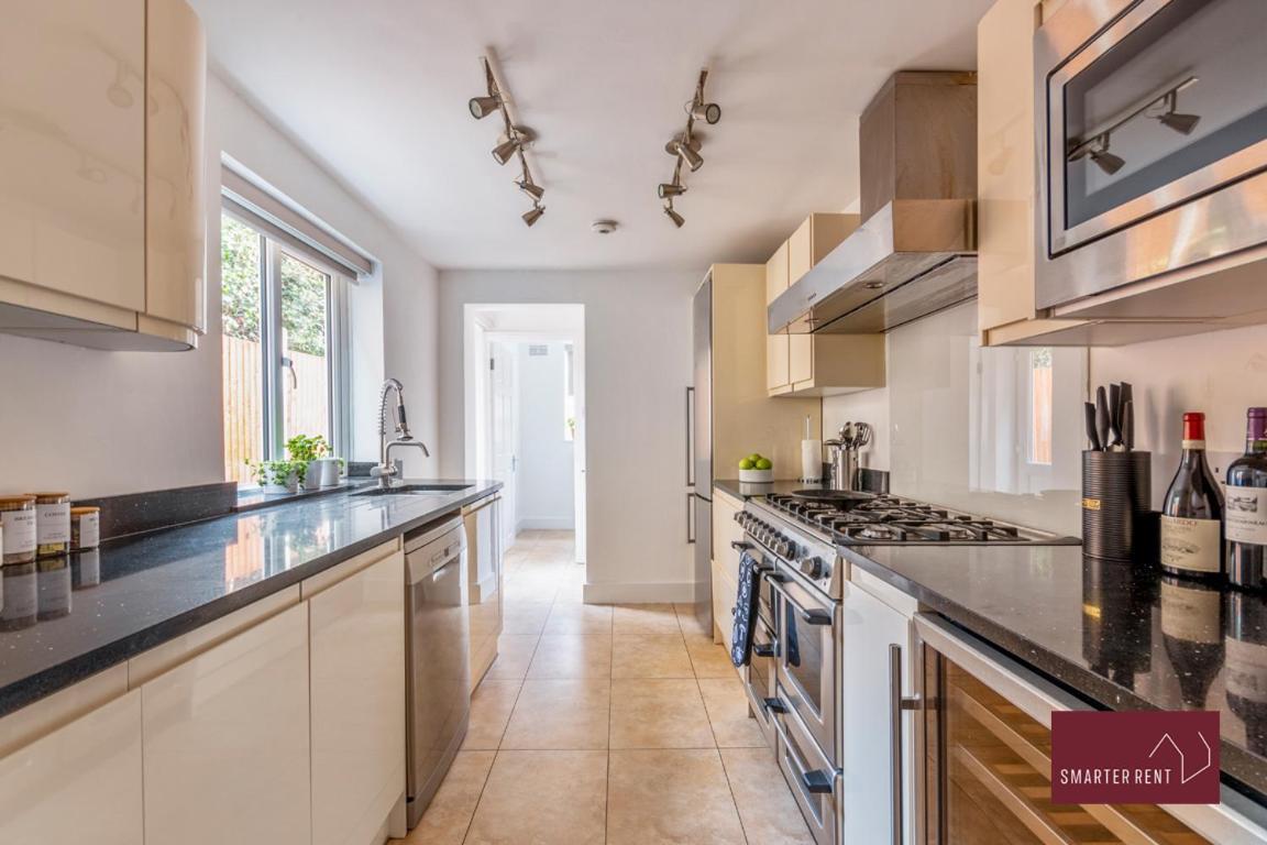 Kingston On Thames Pets Welcome Garden 3bed Holiday home *