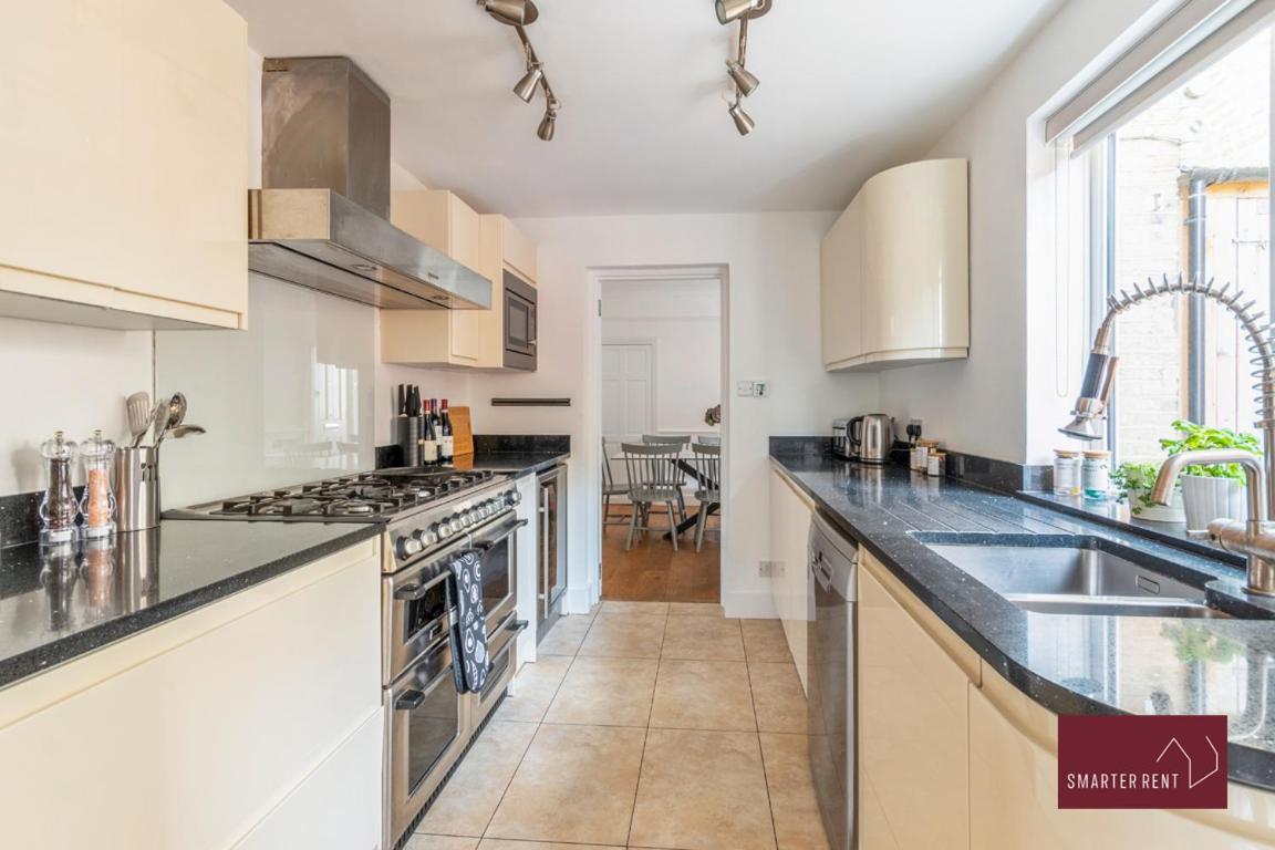 Kingston On Thames Pets Welcome Garden 3bed Holiday home