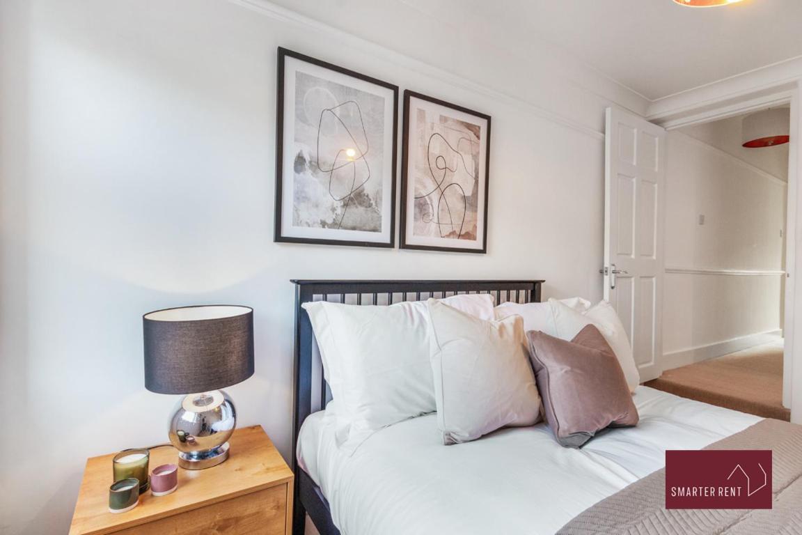 Kingston On Thames Pets Welcome Garden 3bed Holiday home *